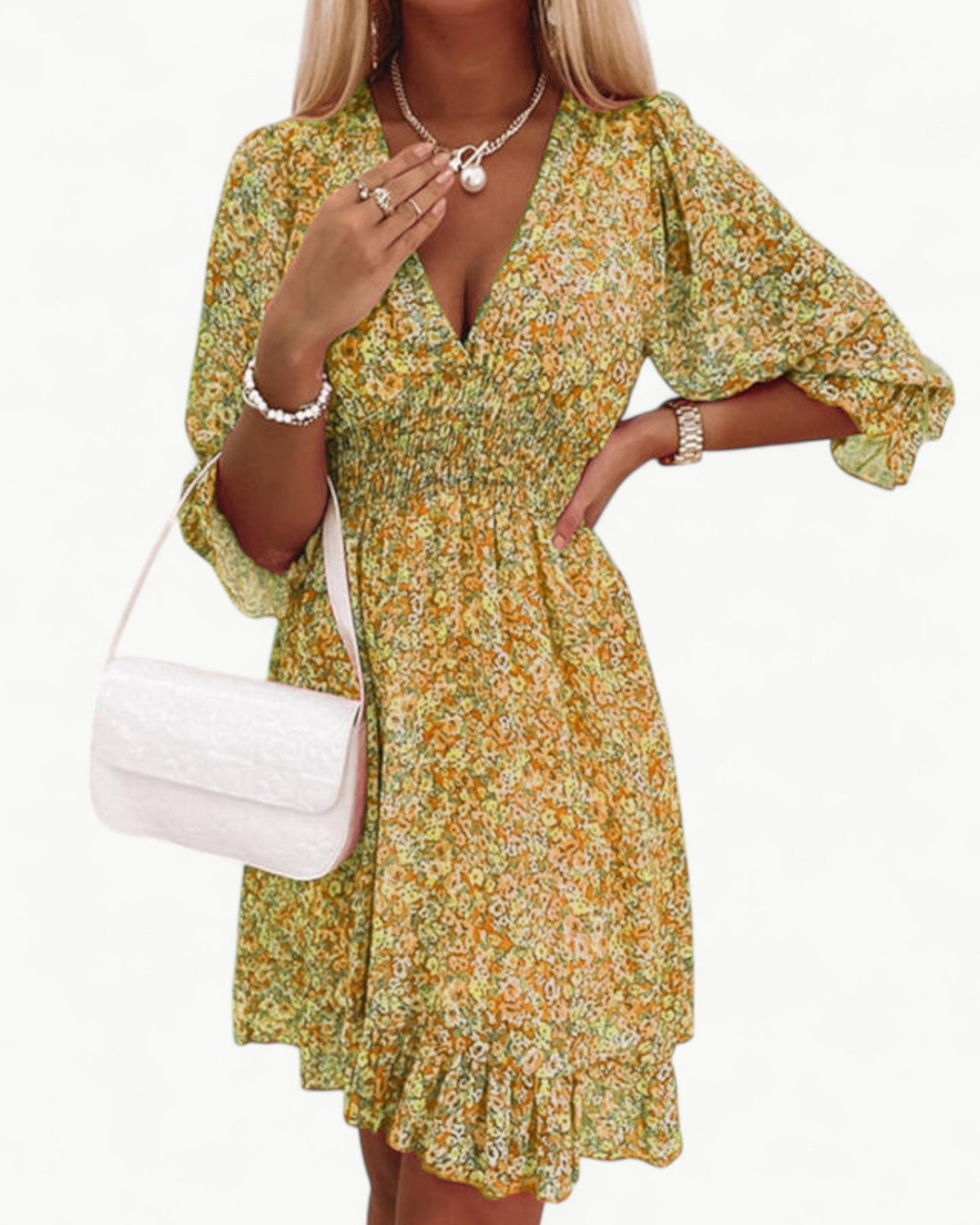 LÉONIE – Blommig klänning med smock & volangdetalj