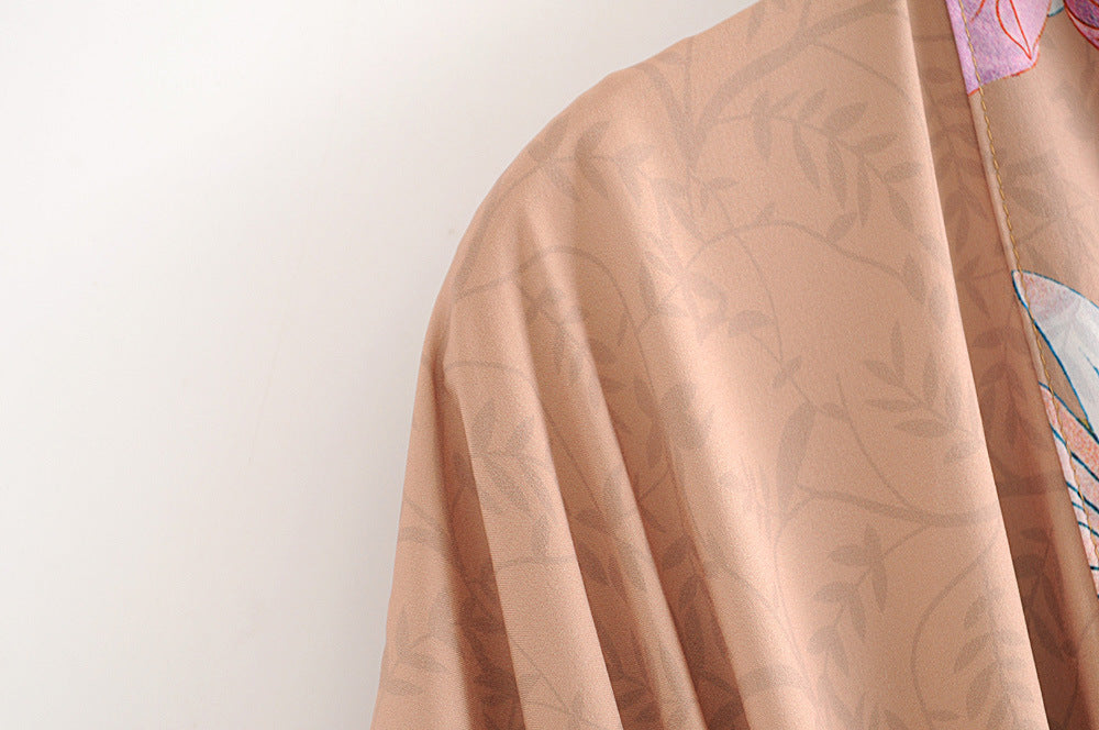 JOLIE – Lång kimono med blommor & påfågelmönster | Elegant & luftig