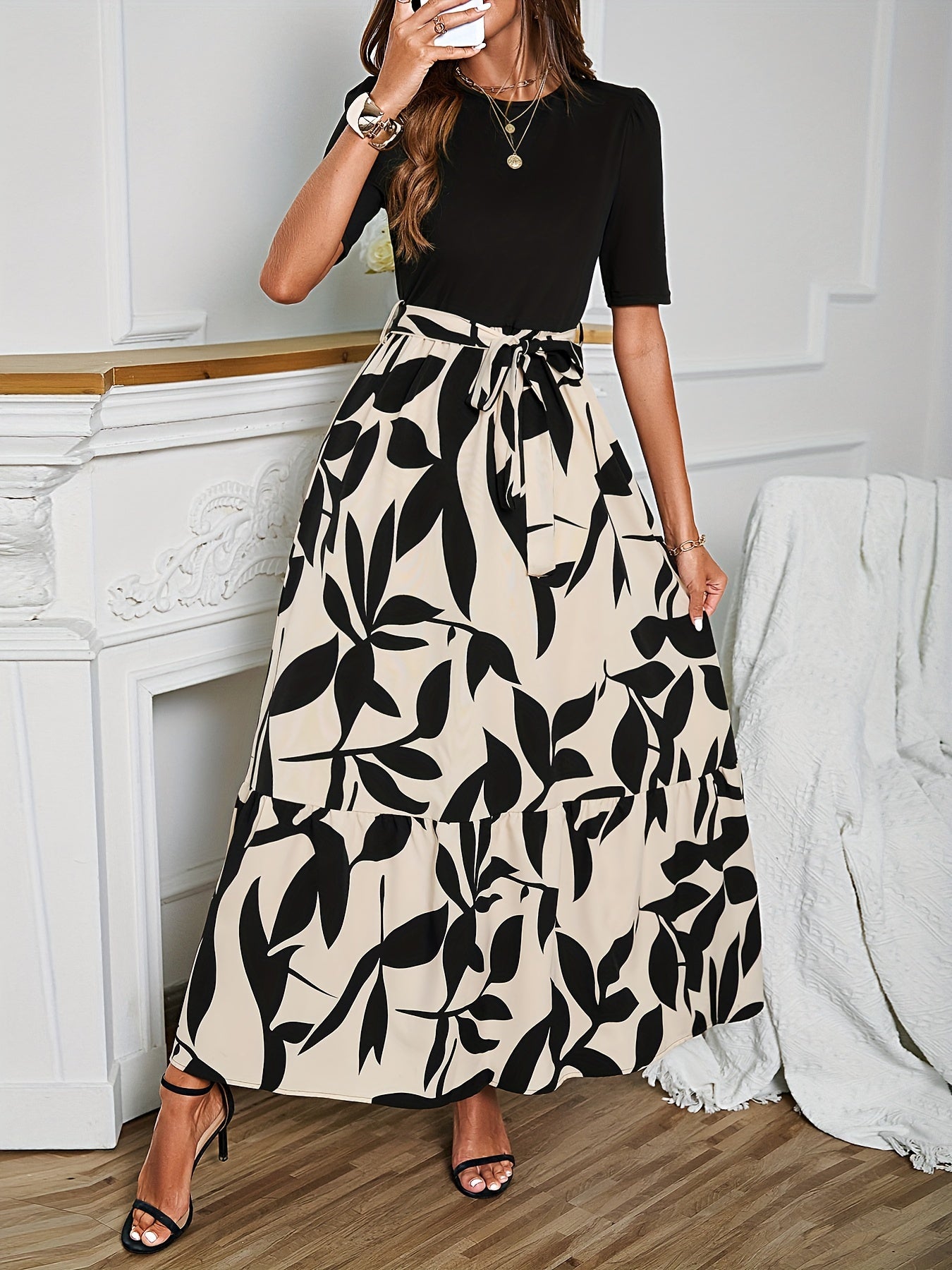 Nuray - Elegante Abito Floreale a Maniche Corte