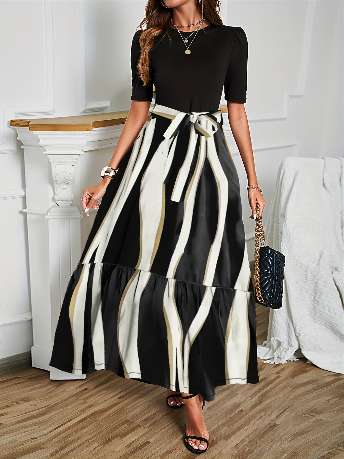 Nuray - Elegante Abito Floreale a Maniche Corte